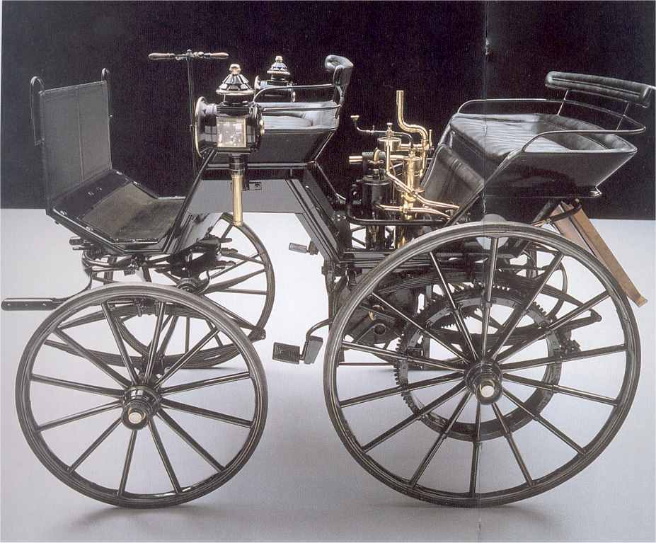 Tak wygldaa bryczka, ktr w roku 1886 Gottlieb Daimler i Wilhelm Maybach wyposayli w silnik